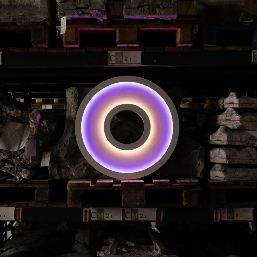 oculus mirabilis 2 by Philippe cramer chronocromatic work in plaster and LED manufactured by les ateliers du Louvre Grand Palais RMN